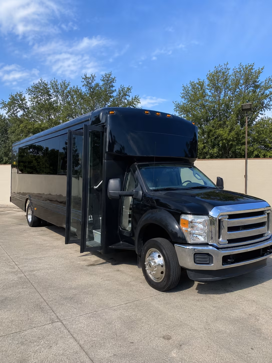 Santee Winery Tour & Pub Crawl Transportation